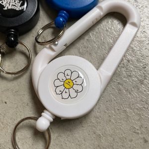 SPINNS キーホルダー リール付きアクリルカラビナキーホルダー