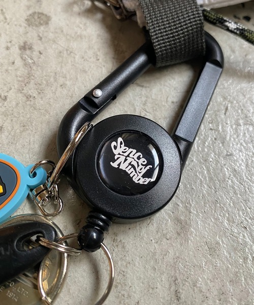 SPINNS キーホルダー リール付きアクリルカラビナキーホルダー - 画像 (3)