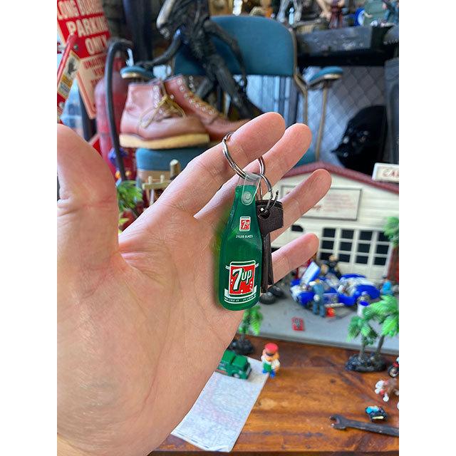 7UP ラバーキーホルダー (ボトル) MADE IN U.S.A. ■ アメリカン雑貨 アメリカ雑貨 - 画像 (3)