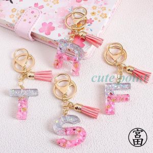 キーホルダー キーリング レディース 女性 お揃い ペアルック ファッション雑貨 カニカン 二重リング フリンジ アルファベット イニシャル ピンク