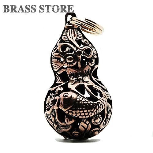 真鍮製 ひょうたんキーホルダー(透かし彫り エージングカラー)瓢箪 キーリング ネックレス アメカジ チャーム 工芸品 ブラス ペンダント - 画像 (6)