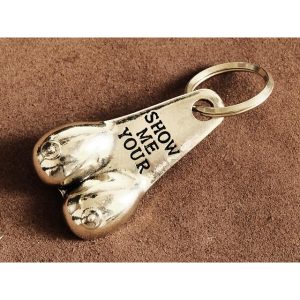 メタル製 キーホルダー（ブーブス）裸体 乳 おっぱい 乳房 バスト アート 美術  チャーム ジョーク セクシー 金具 金属 キーチェーン