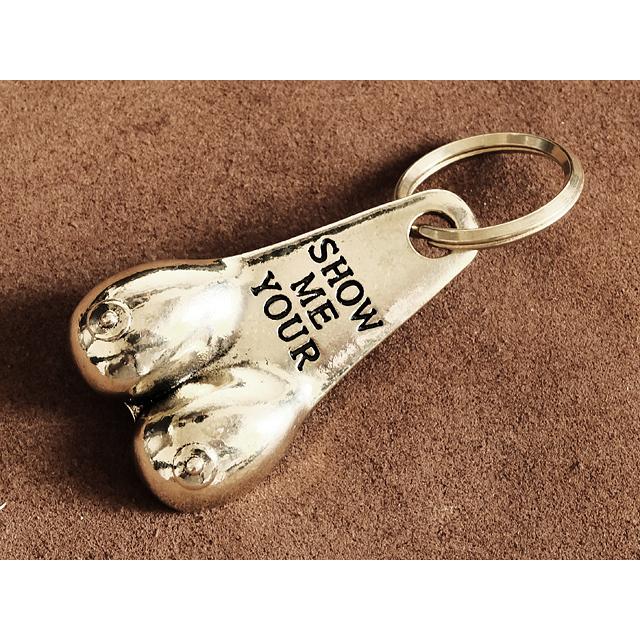 メタル製 キーホルダー(ブーブス)裸体 乳 おっぱい 乳房 バスト アート 美術 チャーム ジョーク セクシー 金具 金属 キーチェーン