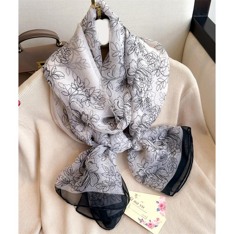 送料無料【セール】 レーディス 柔らかシルクタッチ プリント柄 大判薄型ストール スカーフ パレオ 91011b - 画像 (2)