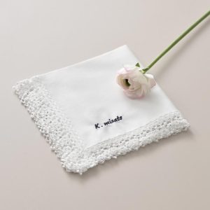 huggebridal フォントとカラーが選べる！ オーダー刺繍 名入れ レース ハンカチ ギフトBOX入り コットン 綿 100％ オリジナル イニシャル メッセージ  白 結婚式 プレゼント